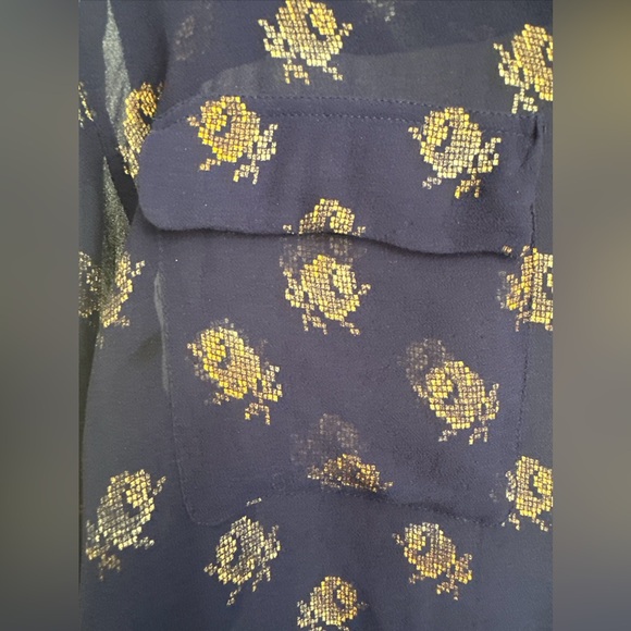 Equipment silk sheer Blouse Size M with Gold Leaf print - Picture 3 of 3